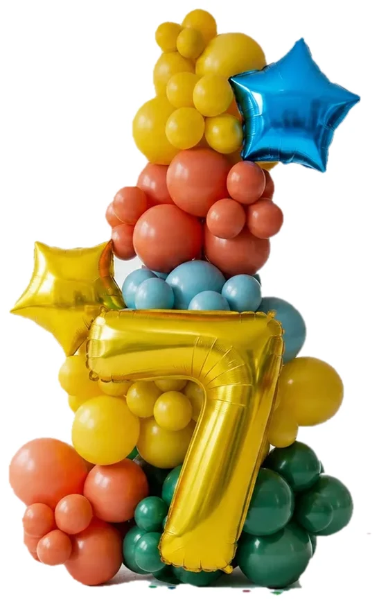 Freestanding balloon garland